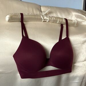 Incredible by Victoria's Secret padded no wire 32DD
